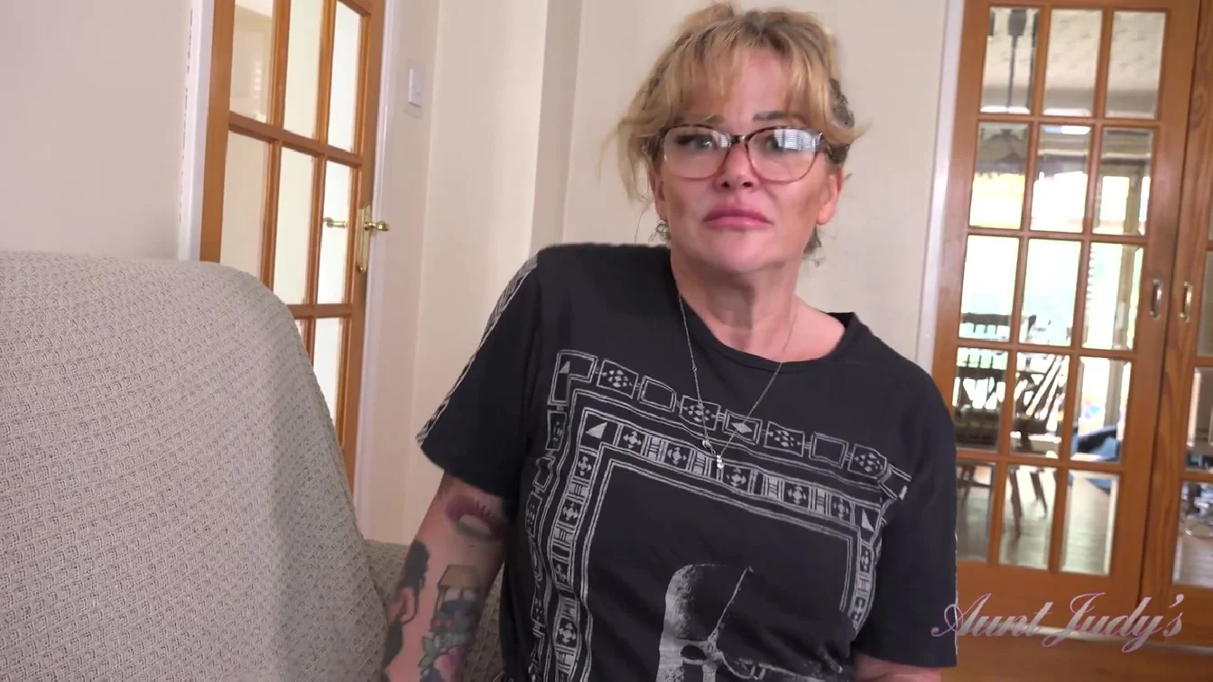 AuntJudys Kitty Dickens XXX